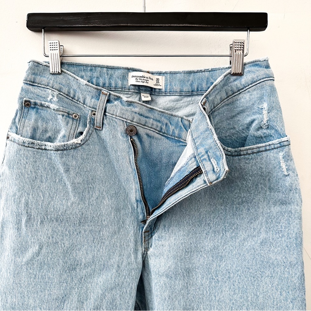 Abercrombie 90s Straight Ultra High Rise Criss Cross Waistband Jeans 30